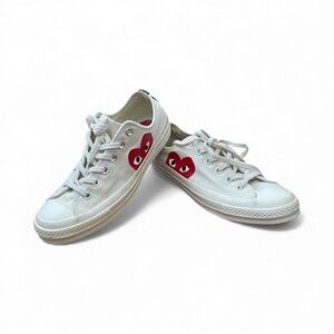 EUC - Comme des Garçons Play x Converse Heart Logo Sneakers